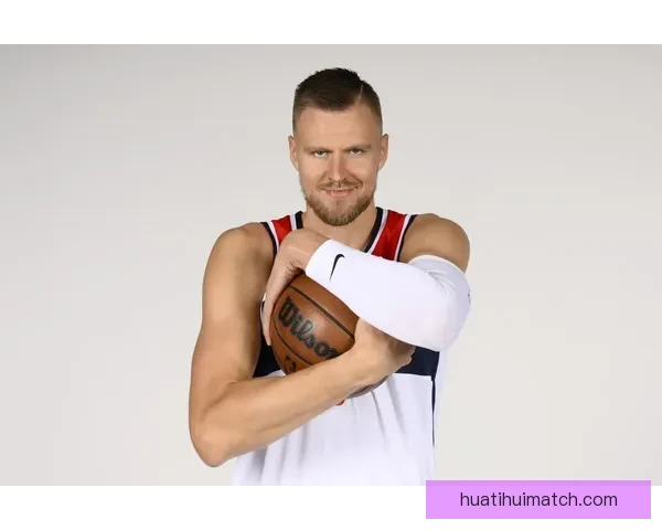 勇士伤兵潮波尔津吉斯罚球时替补席仅剩两人七人缺阵成焦点